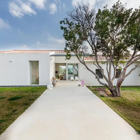 Modern Minimalist Villa